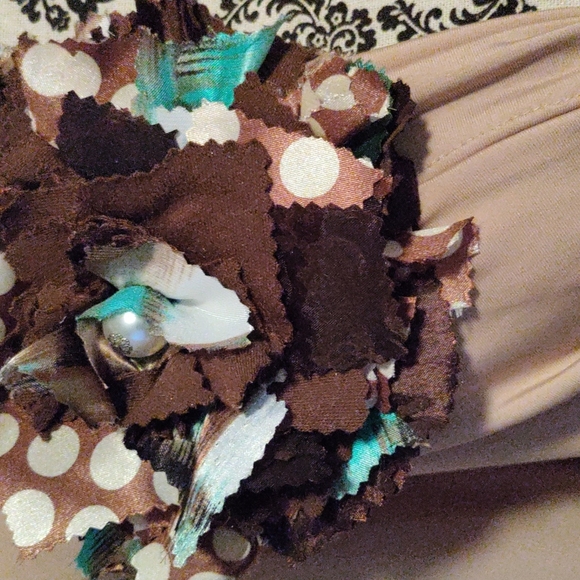 Upcycled fabric flower pin corsage - Picture 6 of 6